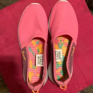 Nike slip on shoes